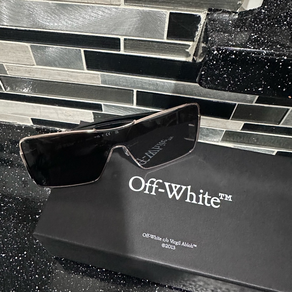 Off-White Black Rectangular Sunglasses